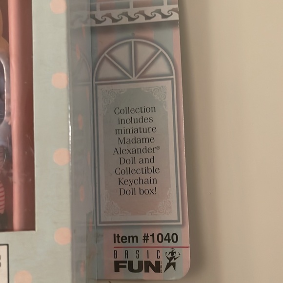 Madame Alexander Keychain Doll (Alice in Wonderland) - Picture 5 of 6